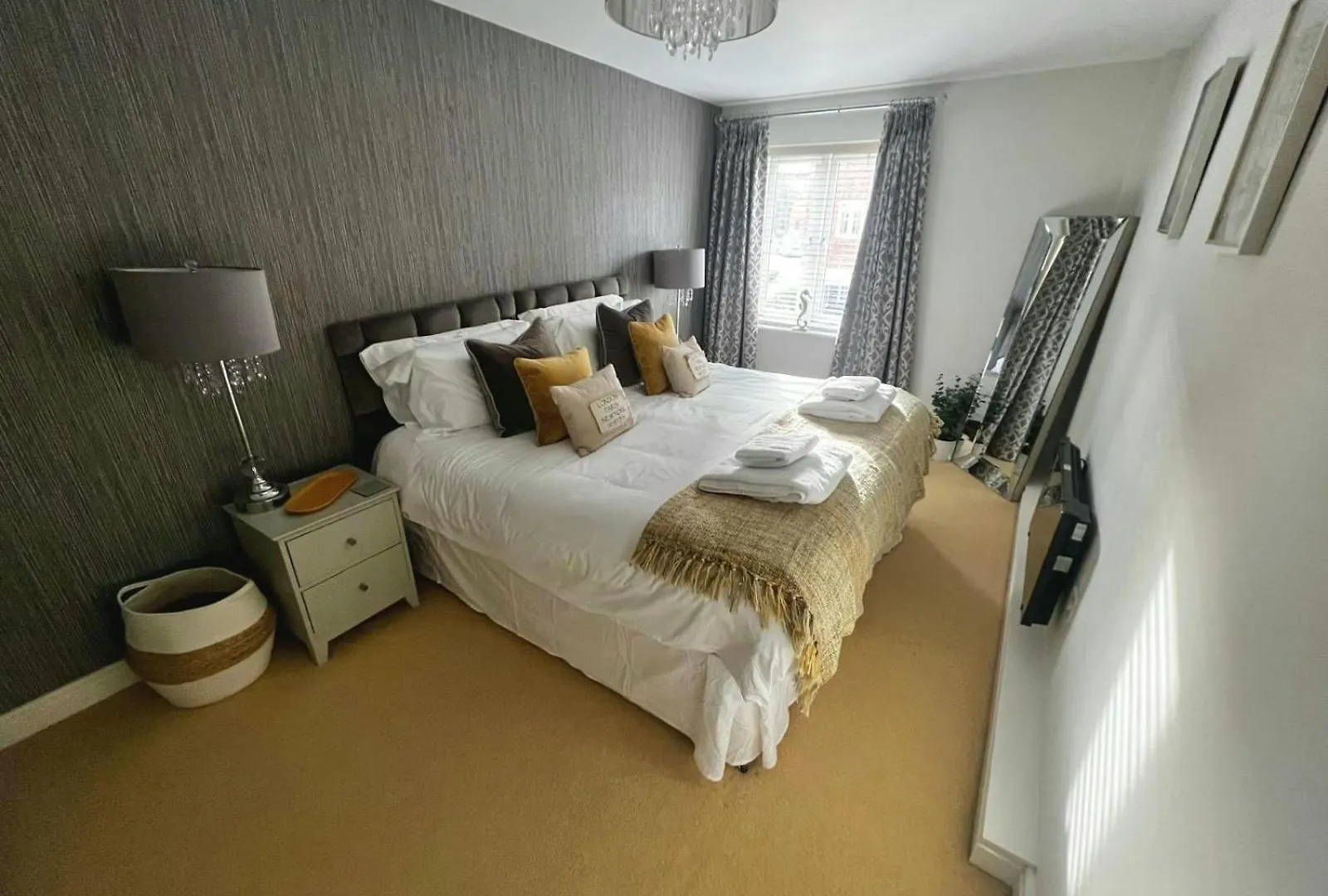 Majestic, Modern & Spacious Harbour-view With Parking Whitby