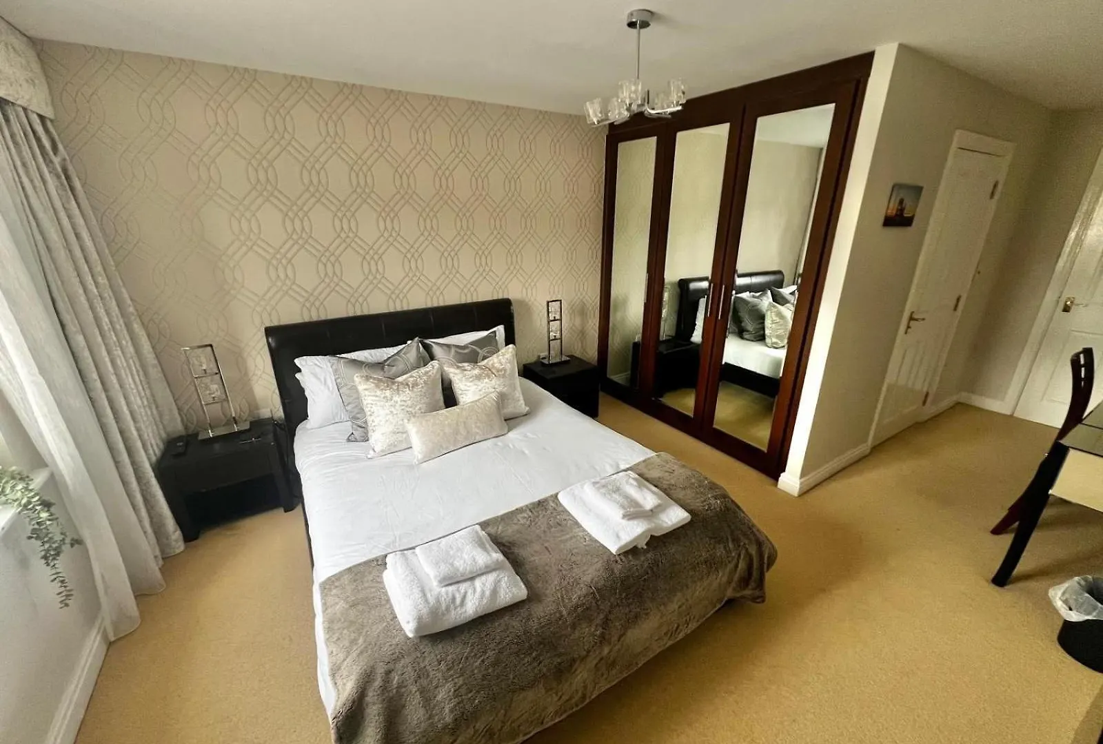 Majestic, Modern & Spacious Harbour-view With Parking *
