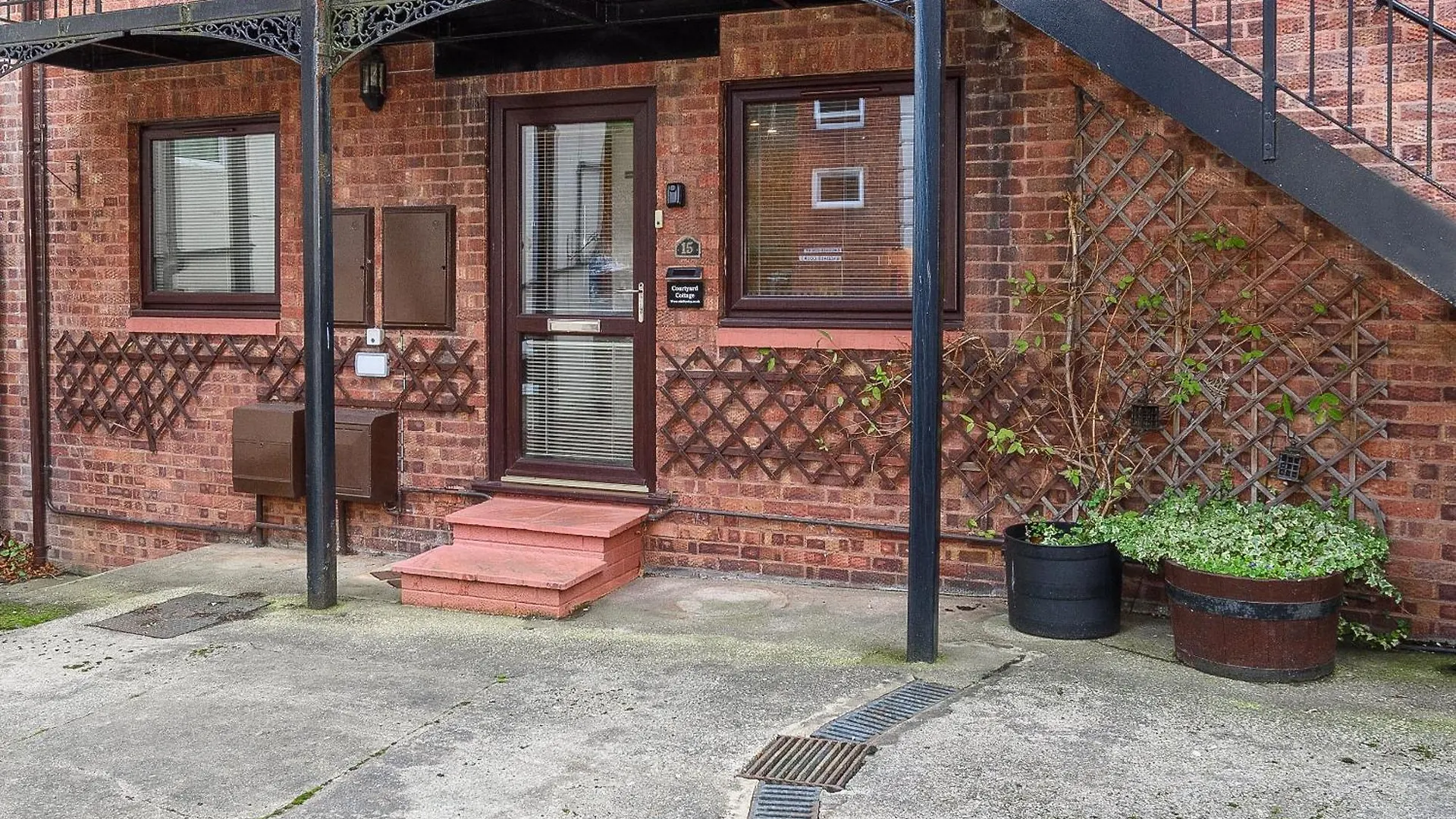 Apartment Courtyard With Free Onsite Parking, Garden, Short Flat Walk To Town Whitby