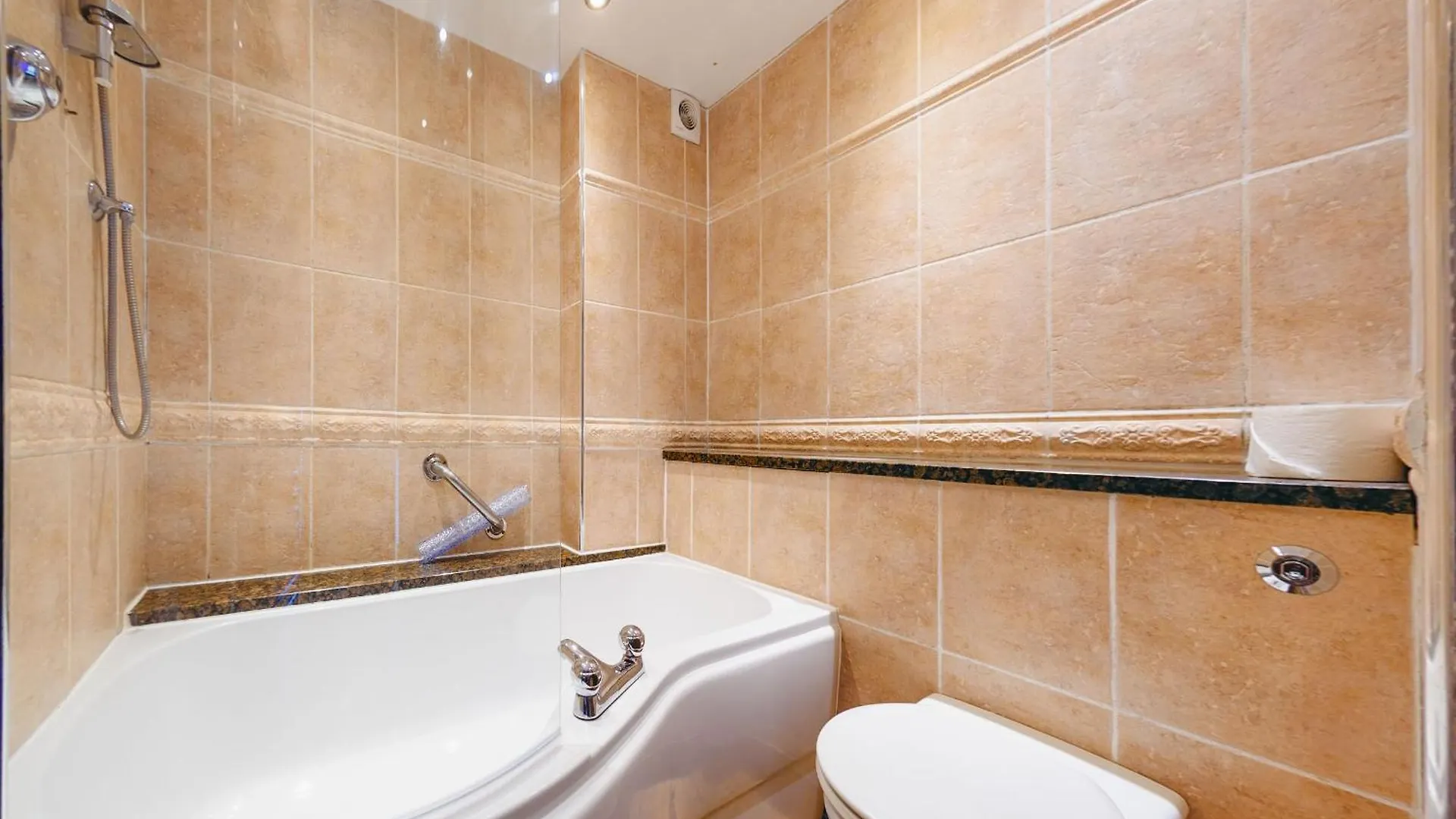 Courtyard With Free Onsite Parking, Garden, Short Flat Walk To Town *