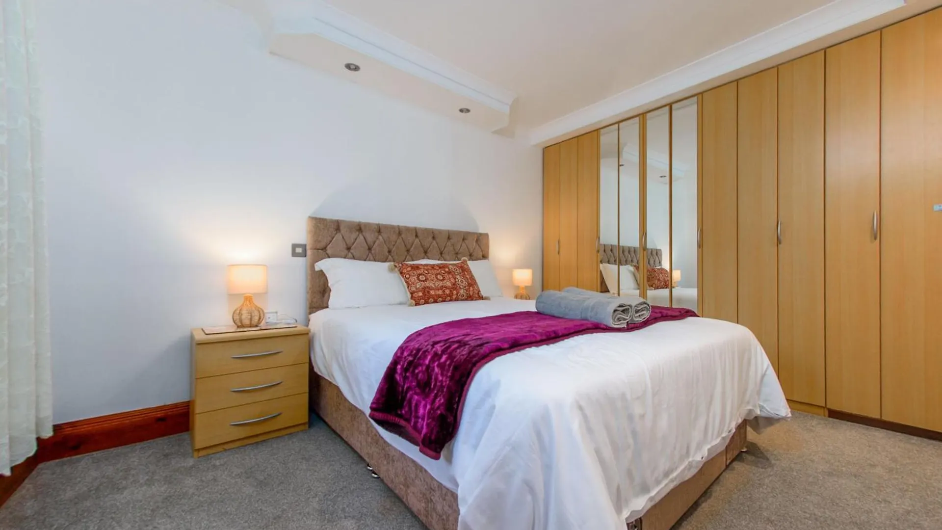 Courtyard With Free Onsite Parking, Garden, Short Flat Walk To Town Whitby