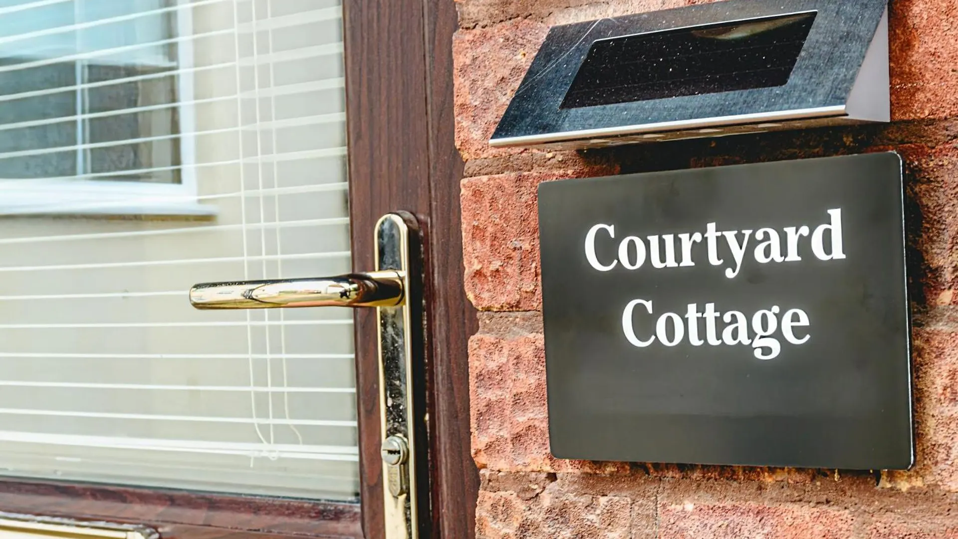 Courtyard With Free Onsite Parking, Garden, Short Flat Walk To Town Apartment Whitby