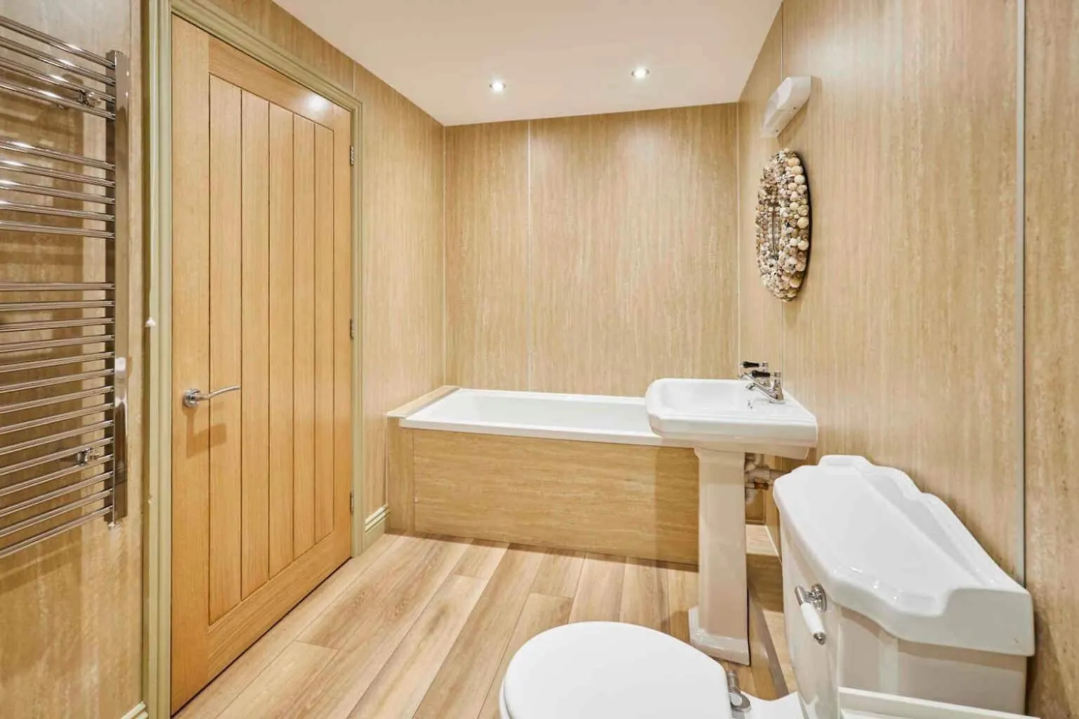 Host & - St Mary's Riverside Apartment *