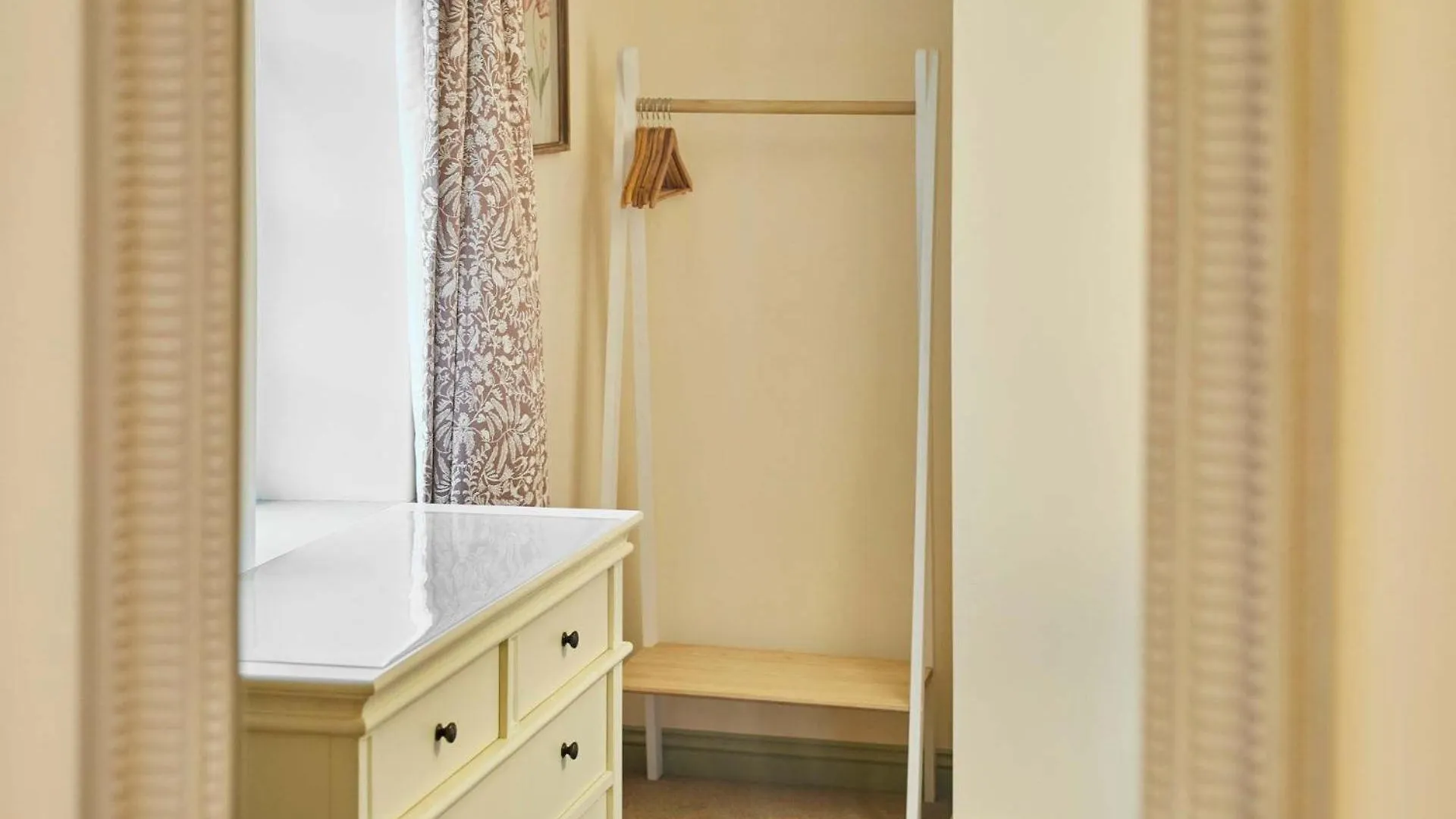 Host & - St Mary's Riverside Apartment Whitby