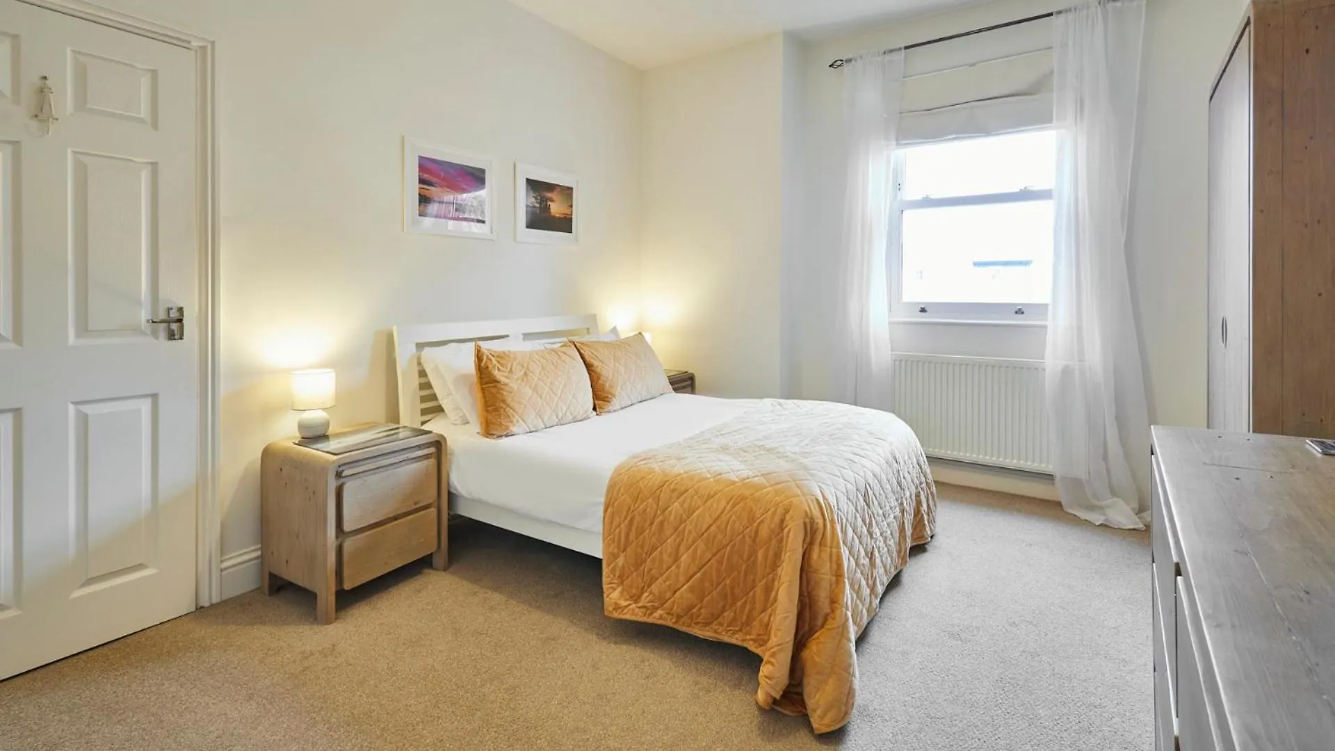 Apartment Host & - Fox's Hideout Whitby