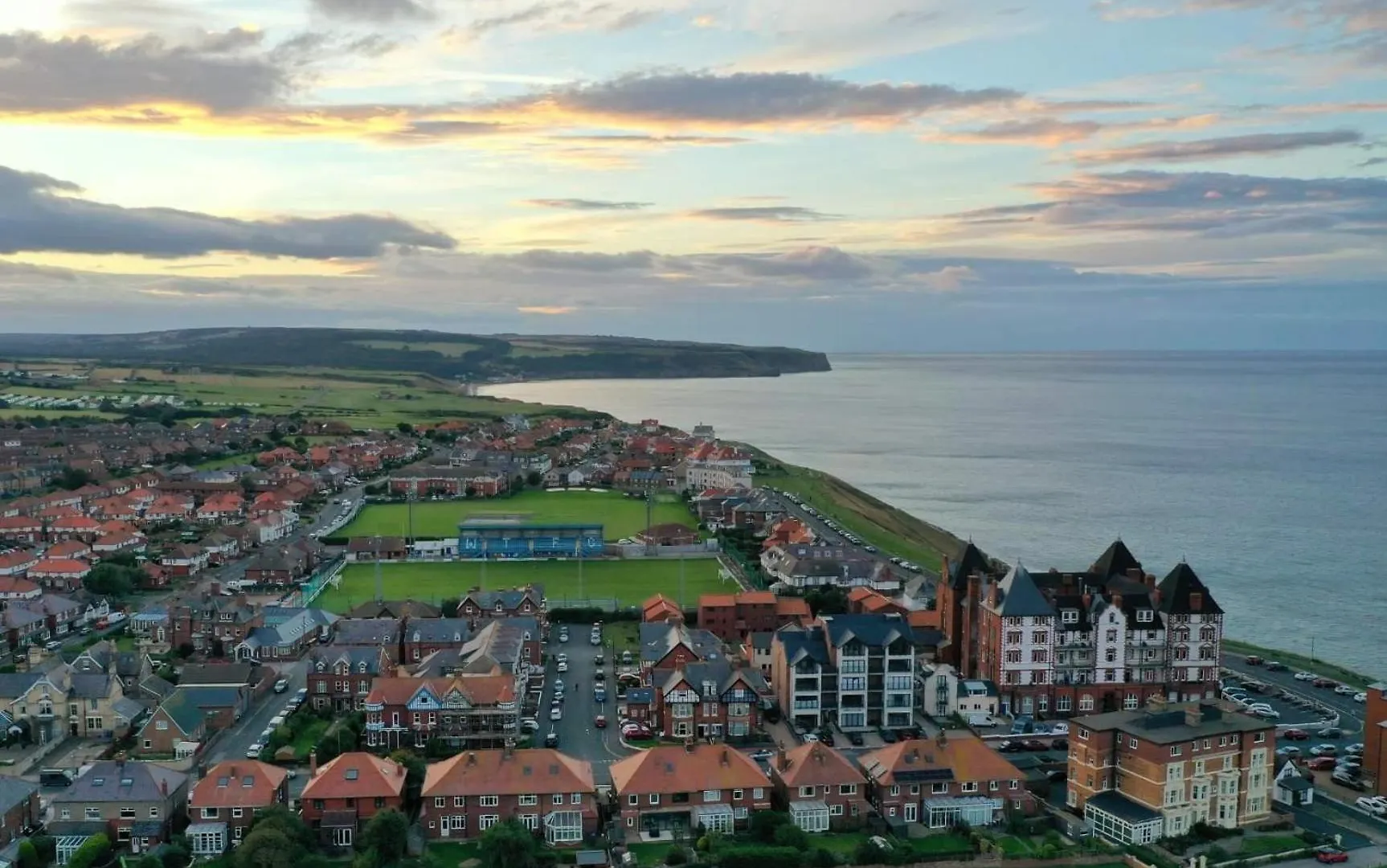 Riverside - Overlooking The River * Whitby