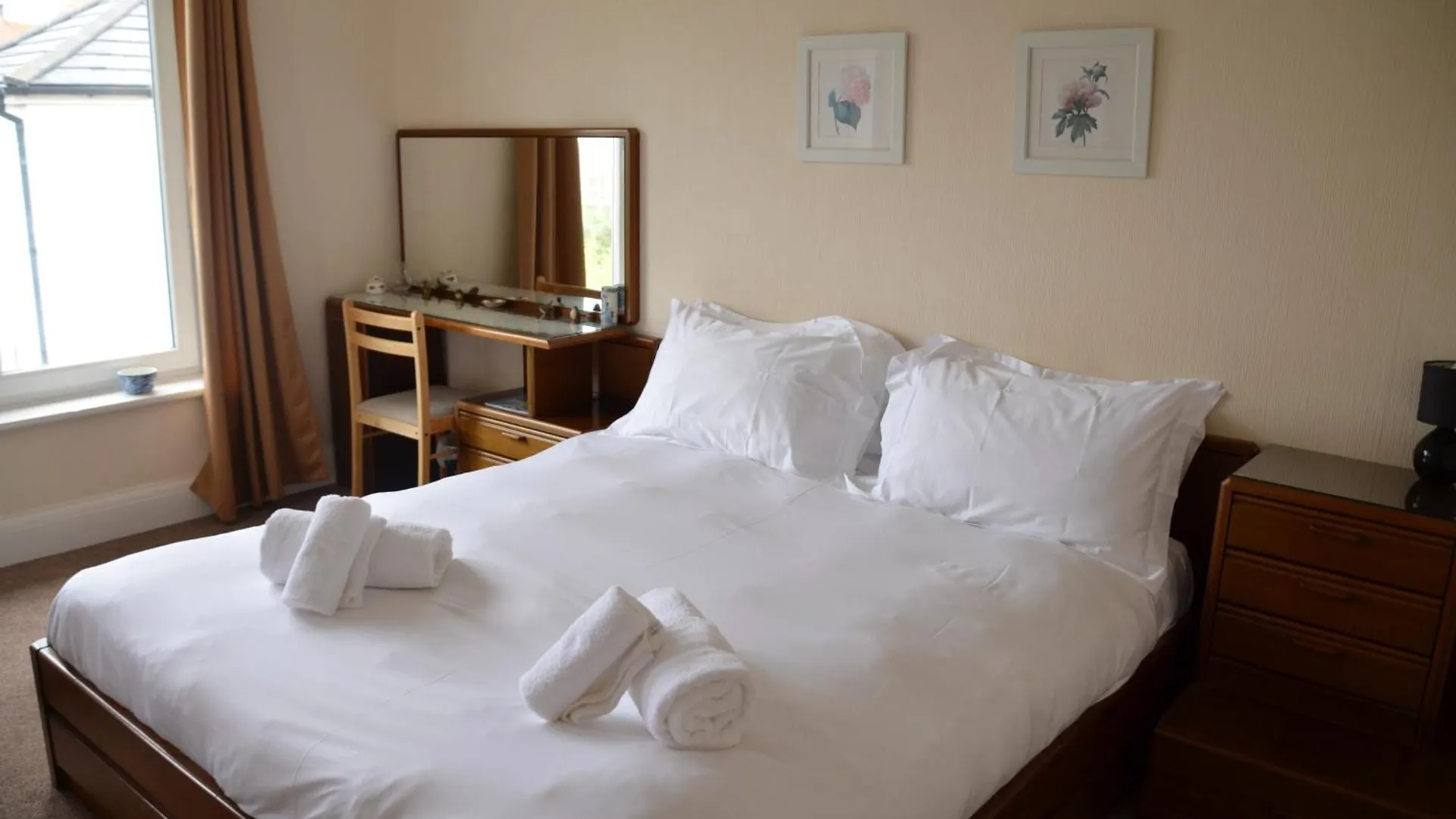 Seaview Large Flat Ideal For Two Families Whitby