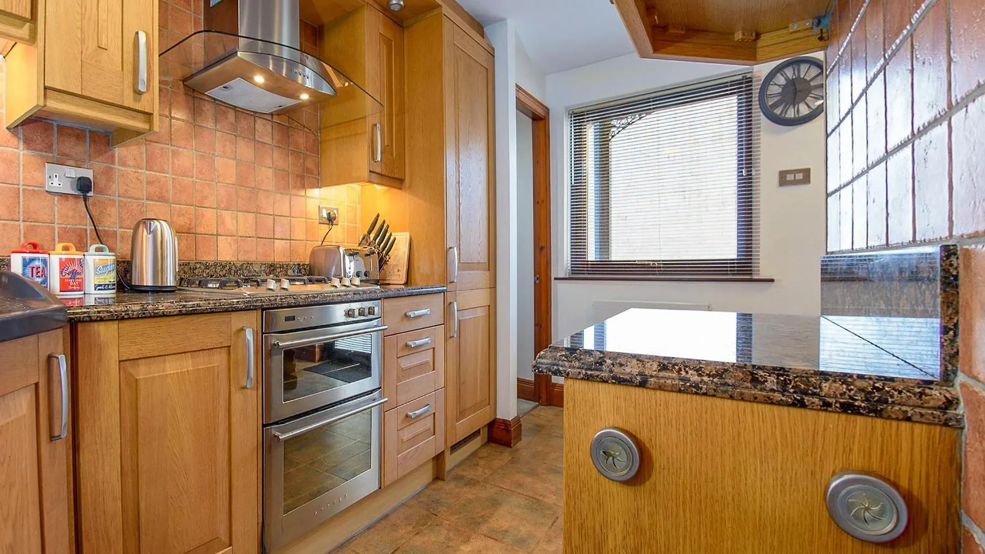Courtyard With Free Onsite Parking, Garden, Short Flat Walk To Town * Whitby