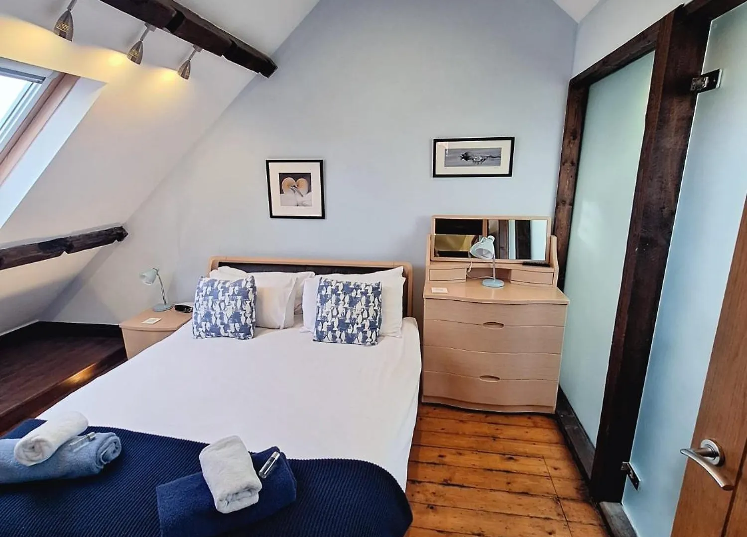 Seaside Loft Abbey Views With Parking Apartment