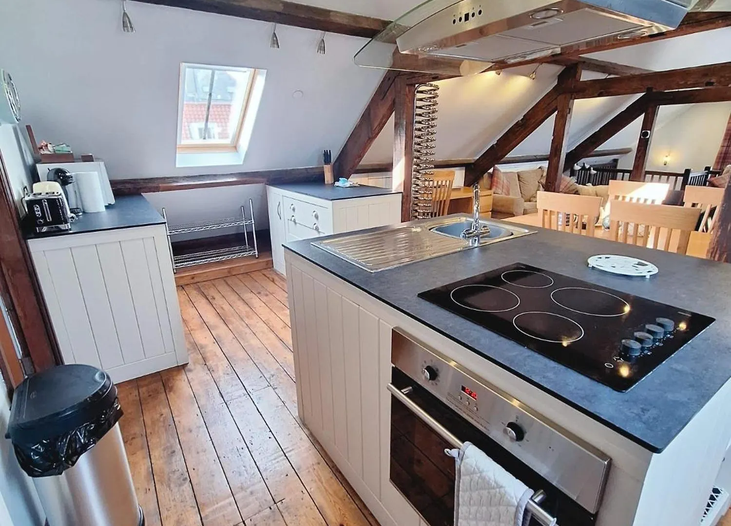 Seaside Loft Abbey Views With Parking Apartment