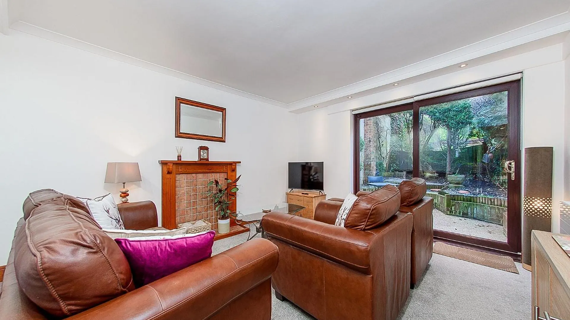 Courtyard With Free Onsite Parking, Garden, Short Flat Walk To Town Whitby