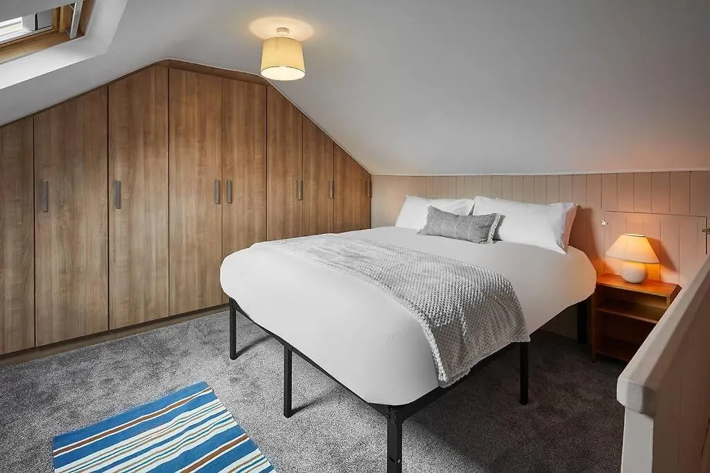 Oswy Street, Whitby. Sleeps Up To 7 Guests Holiday home