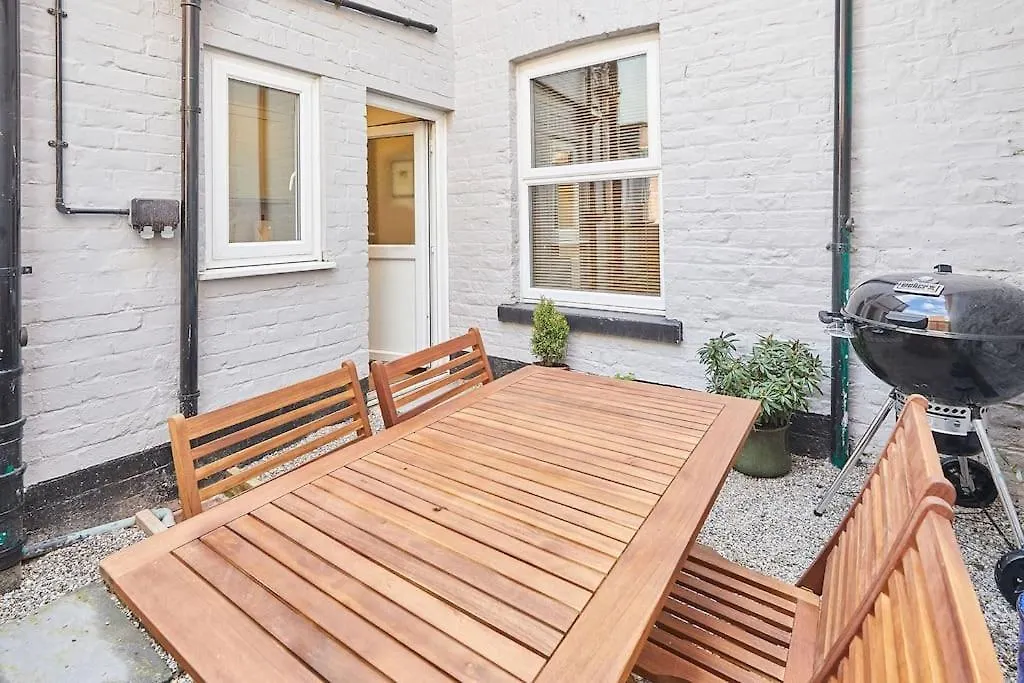 Holiday home Oswy Street, Whitby. Sleeps Up To 7 Guests Whitby