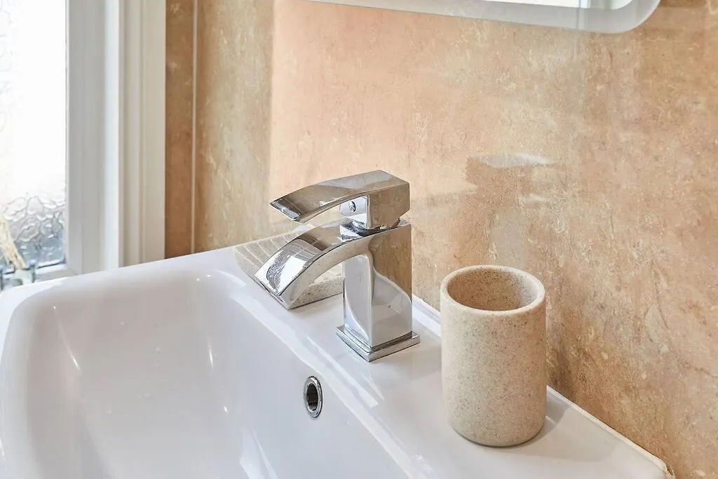 Oswy Street, Whitby. Sleeps Up To 7 Guests Holiday home