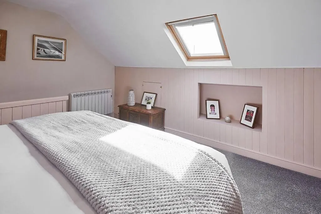 Oswy Street, Whitby. Sleeps Up To 7 Guests Holiday home