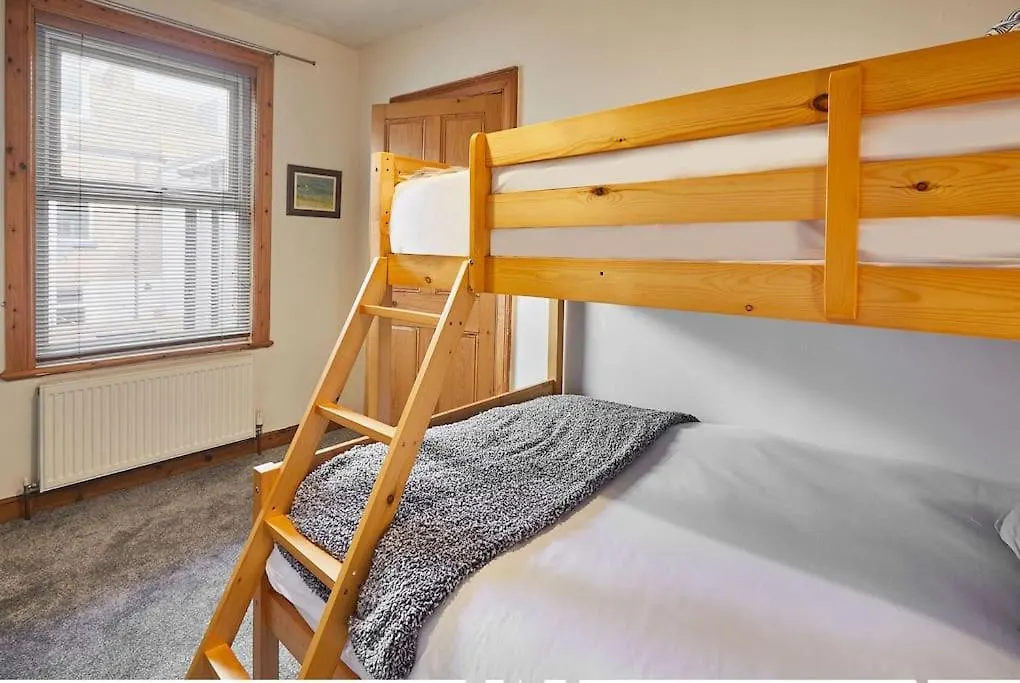 Holiday home Oswy Street, Whitby. Sleeps Up To 7 Guests