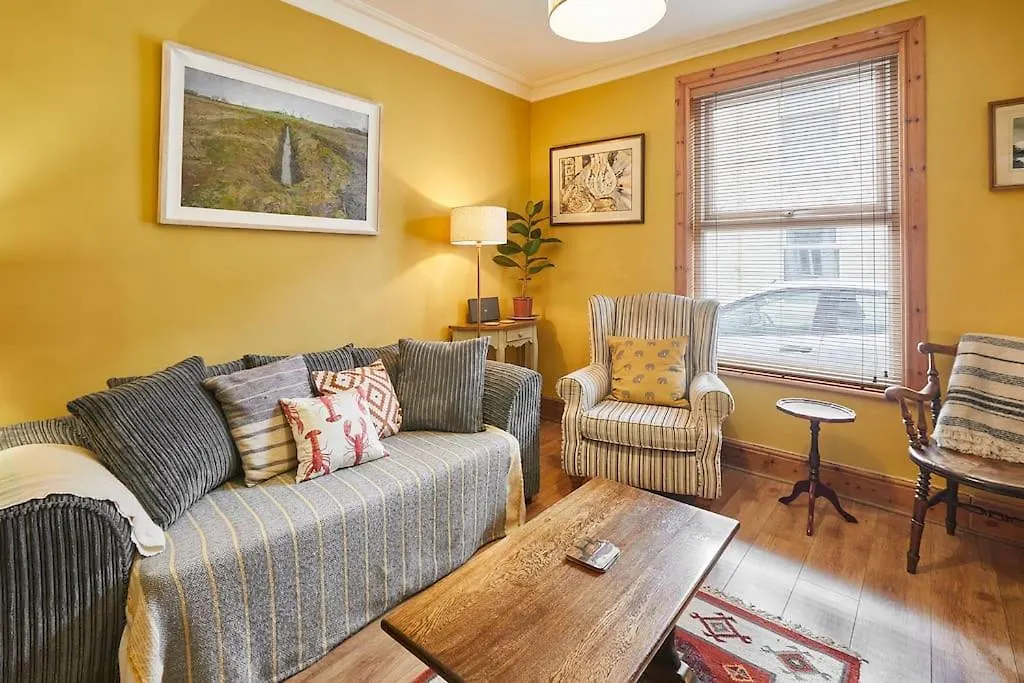 Holiday home Oswy Street, Whitby. Sleeps Up To 7 Guests *