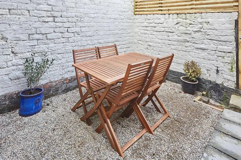 Oswy Street, Whitby. Sleeps Up To 7 Guests Whitby