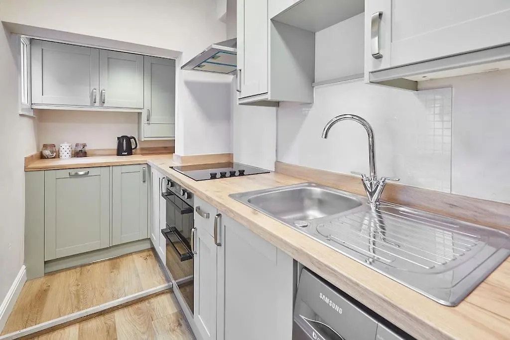 Oswy Street, Whitby. Sleeps Up To 7 Guests Holiday home Whitby