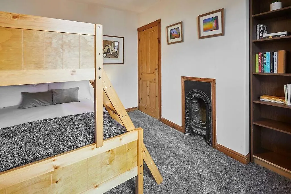 Holiday home Oswy Street, Whitby. Sleeps Up To 7 Guests Whitby
