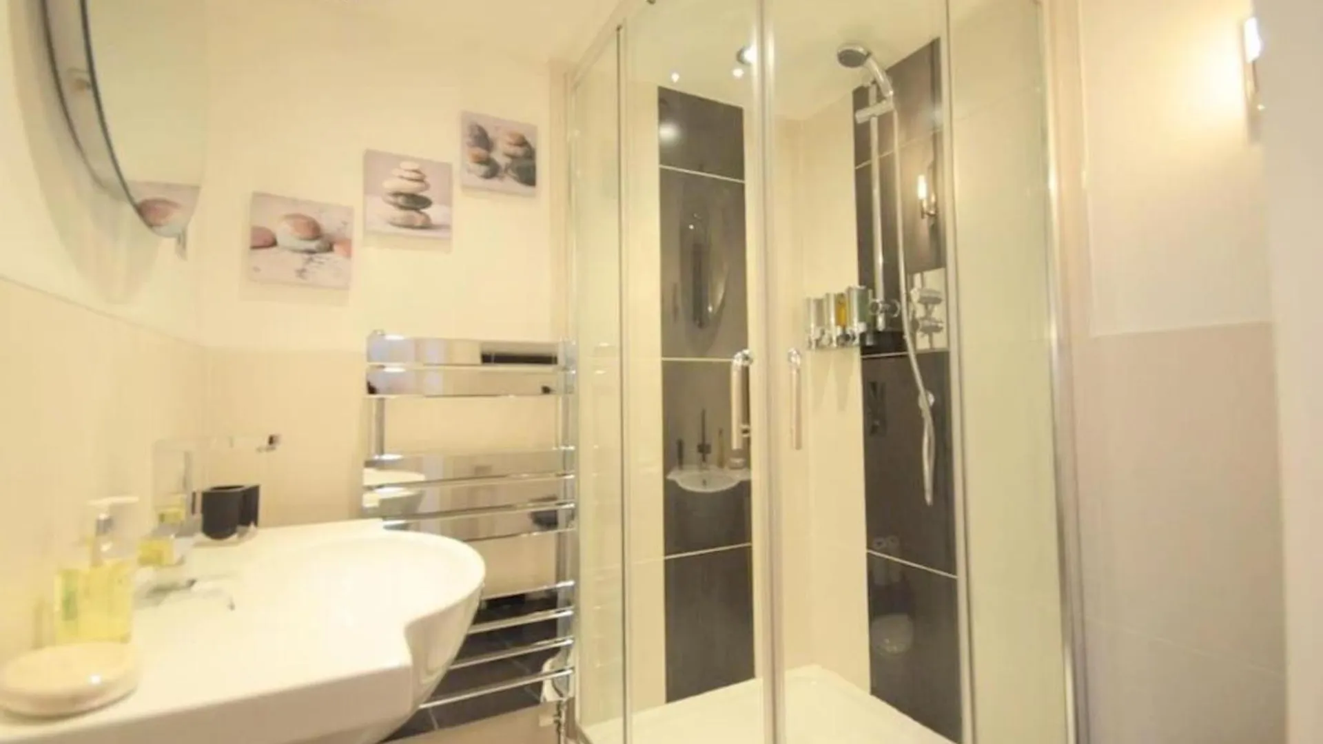 Exceptional Two-bedroom In With Parking And Stunning Views Apartment *