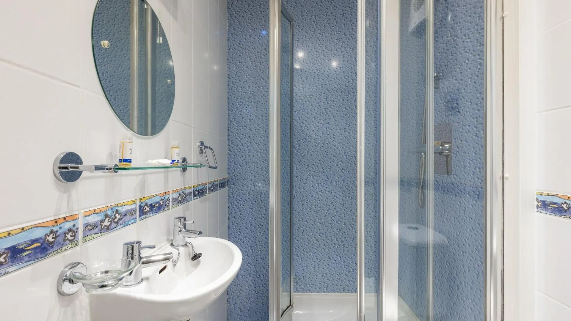 Abbey Terrace - Free Parking Apartament