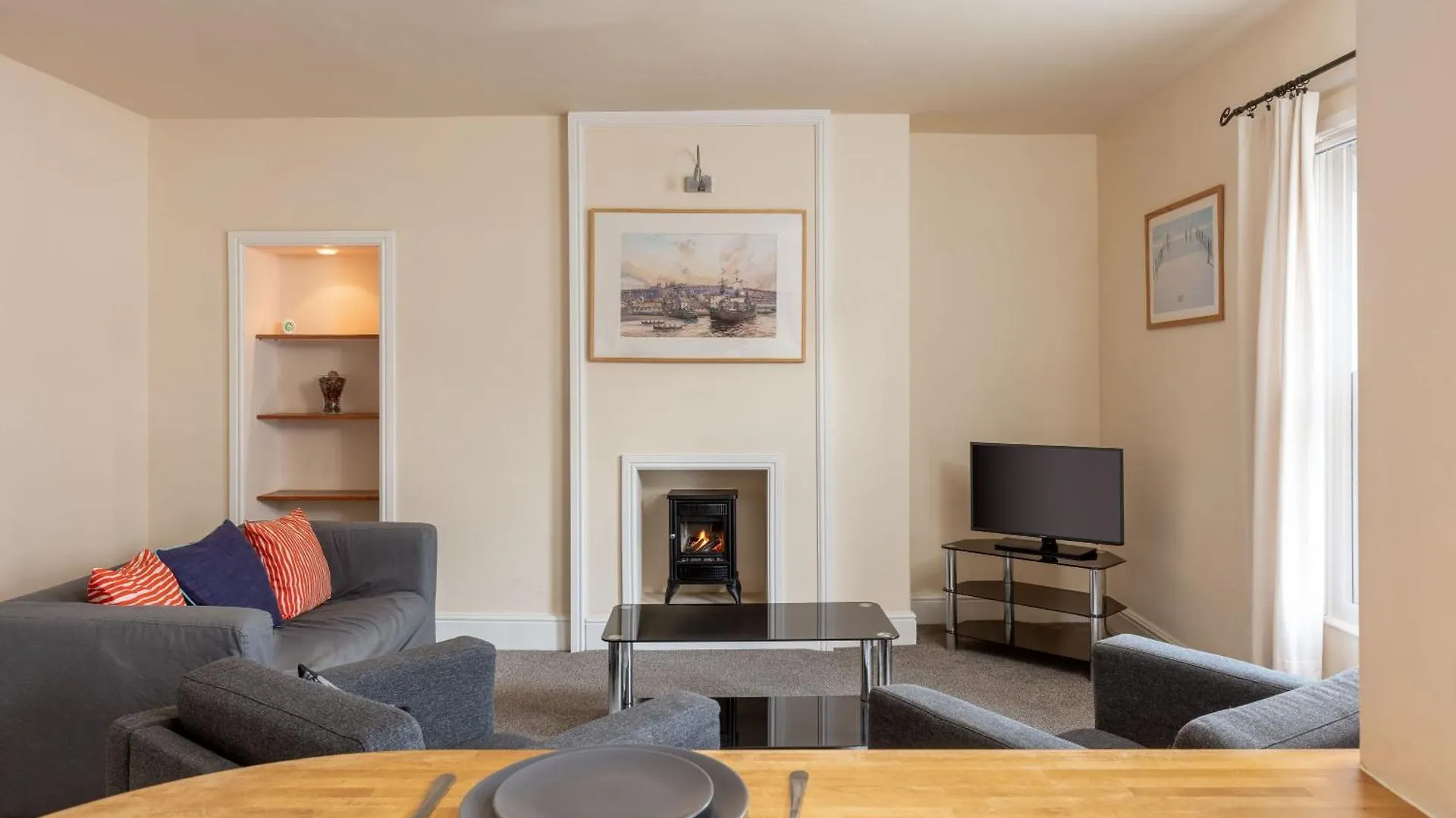 Abbey Terrace - Free Parking Whitby
