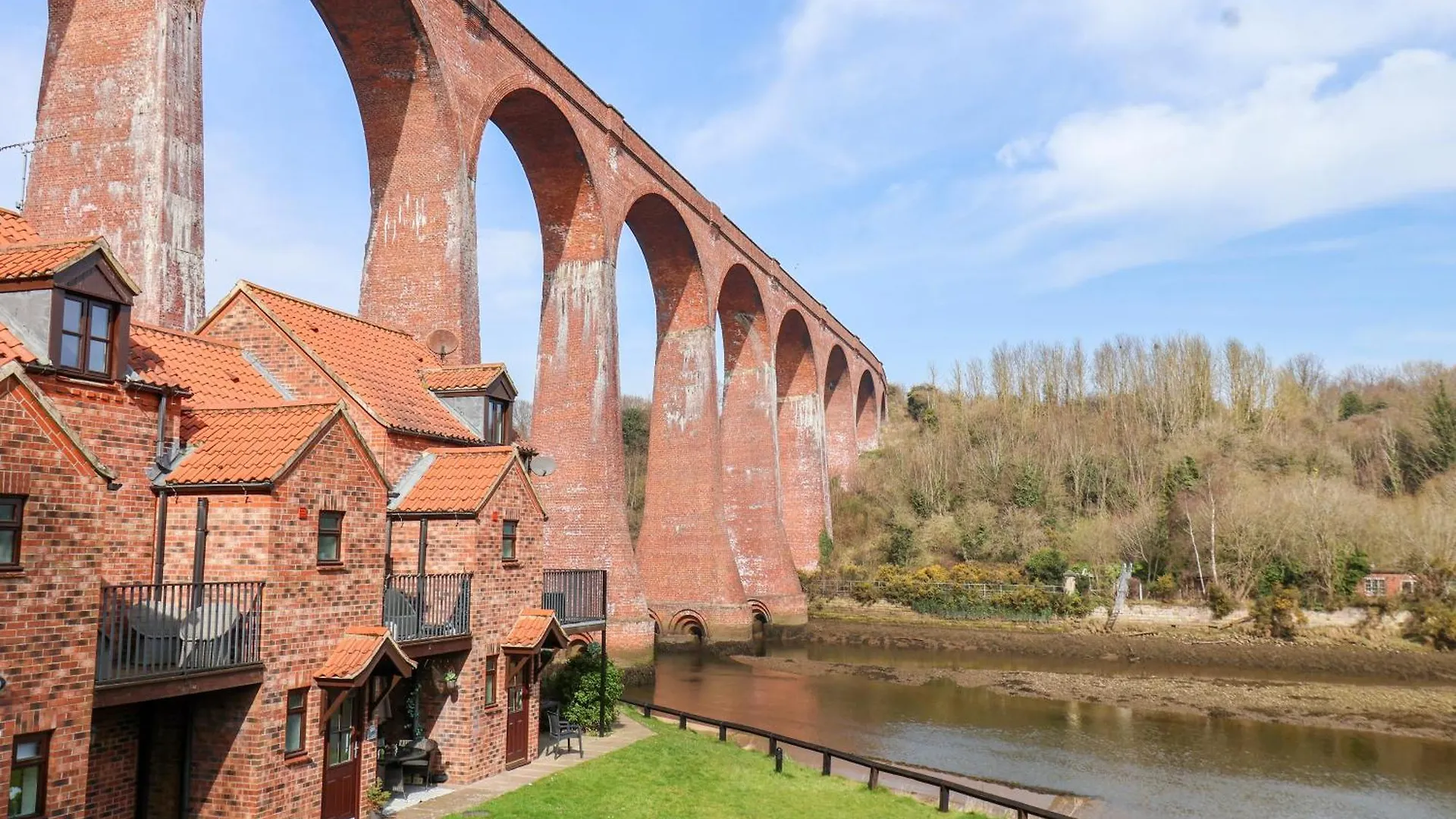 No 18 Riverside Walk Kingfisher Holiday home