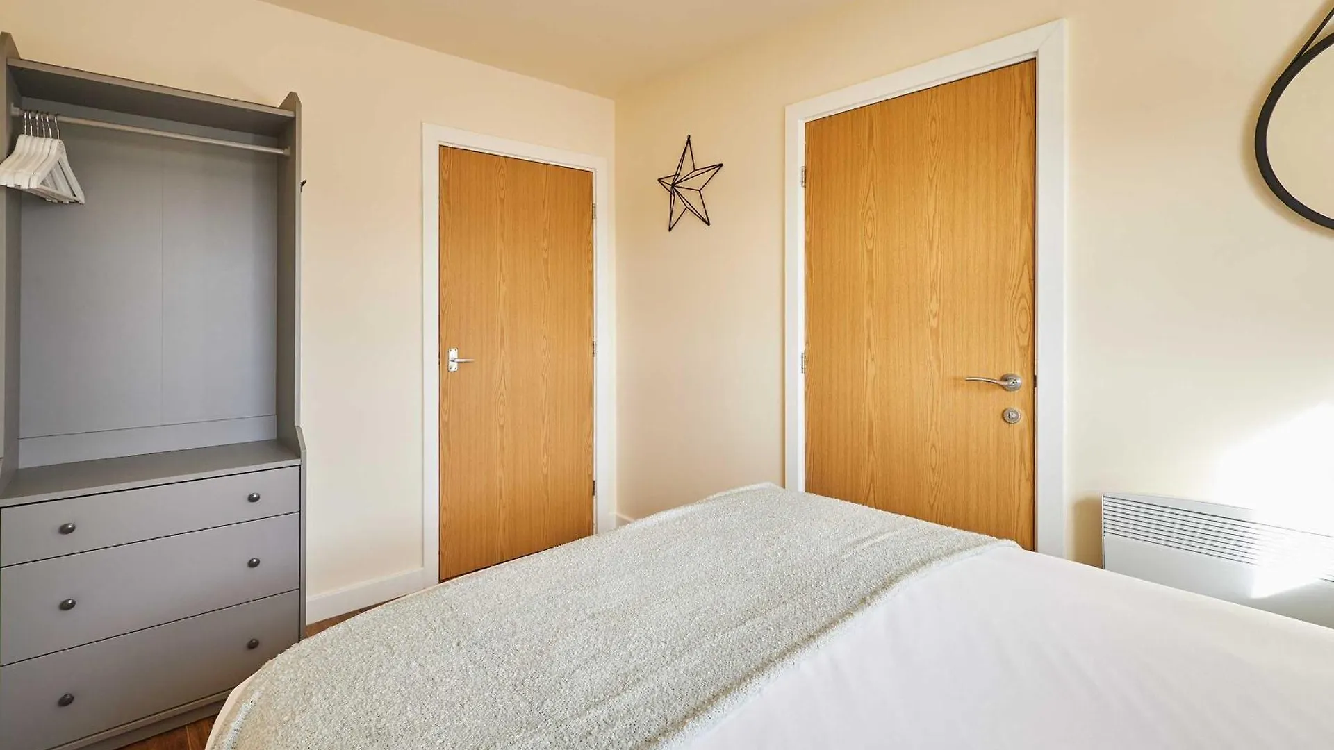 Host & - Benedictine Suite, Flat 9 Whitby