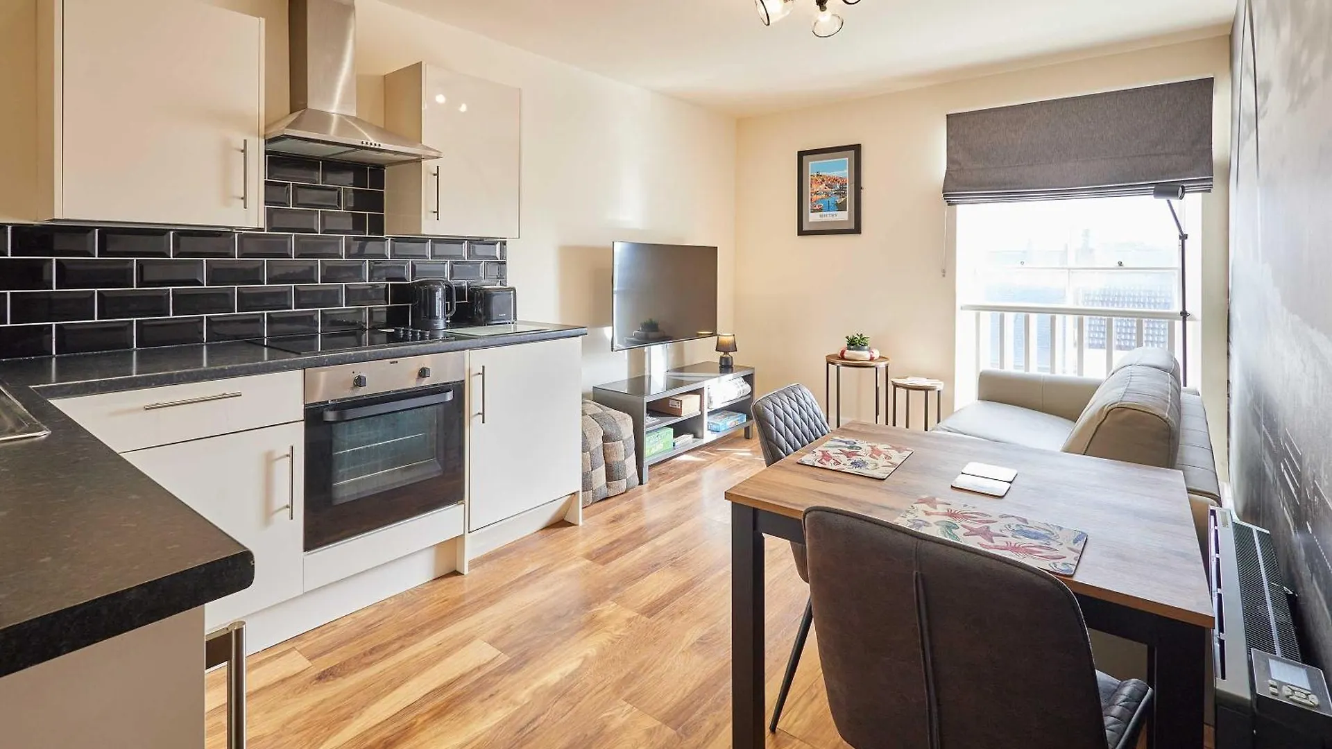 Host & - Benedictine Suite, Flat 9 * Whitby