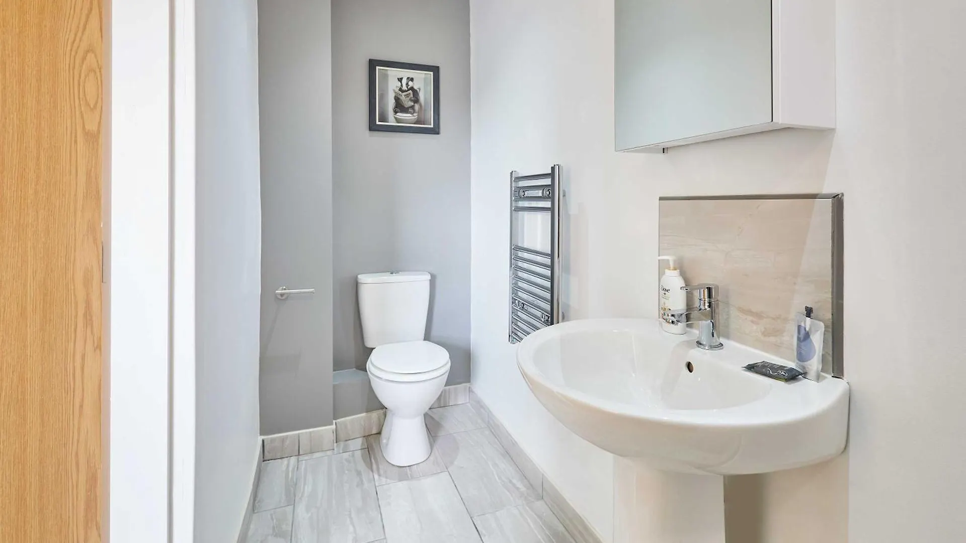 Host & - Benedictine Suite, Flat 9