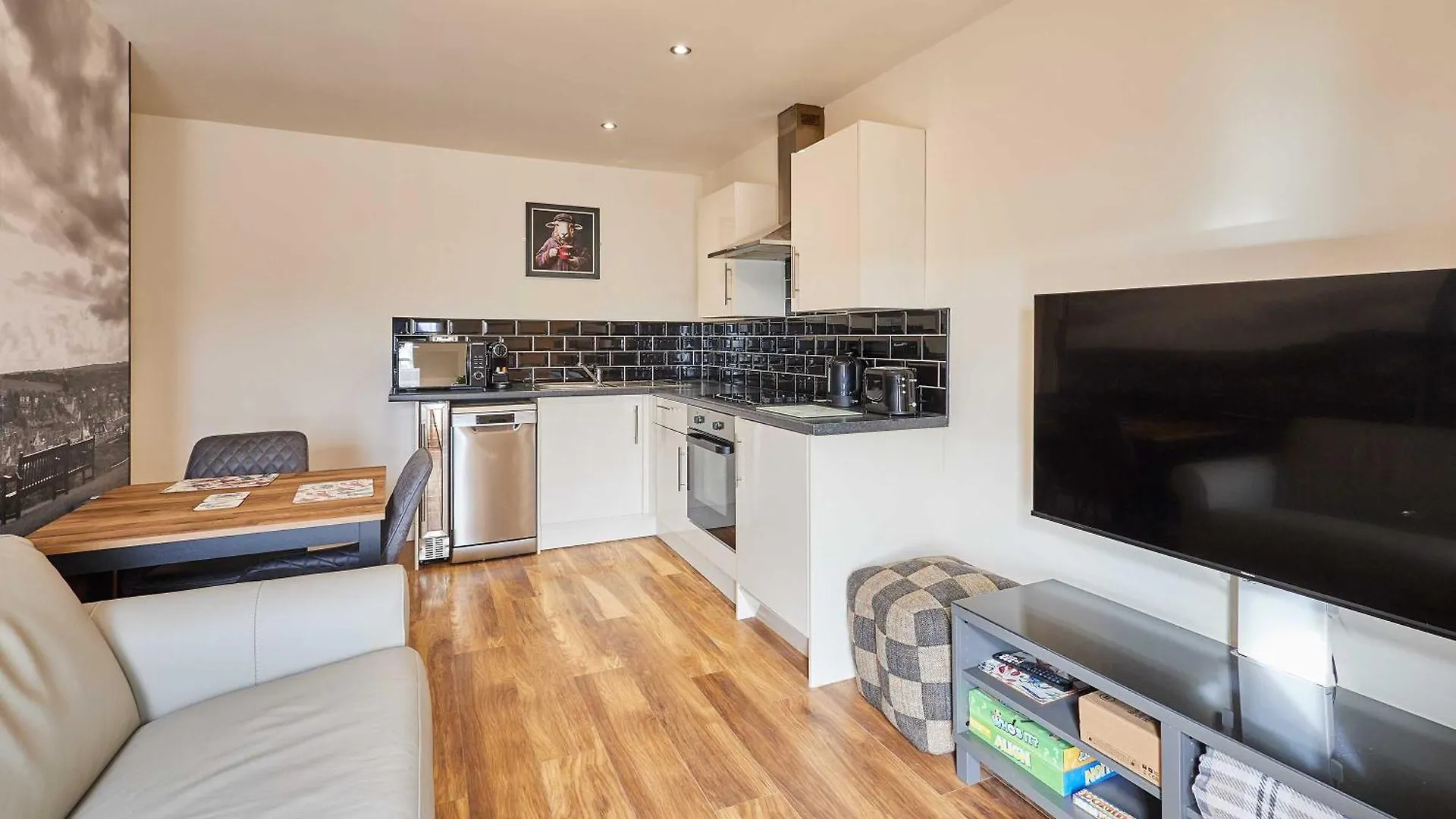 Host & - Benedictine Suite, Flat 9 Apartment *