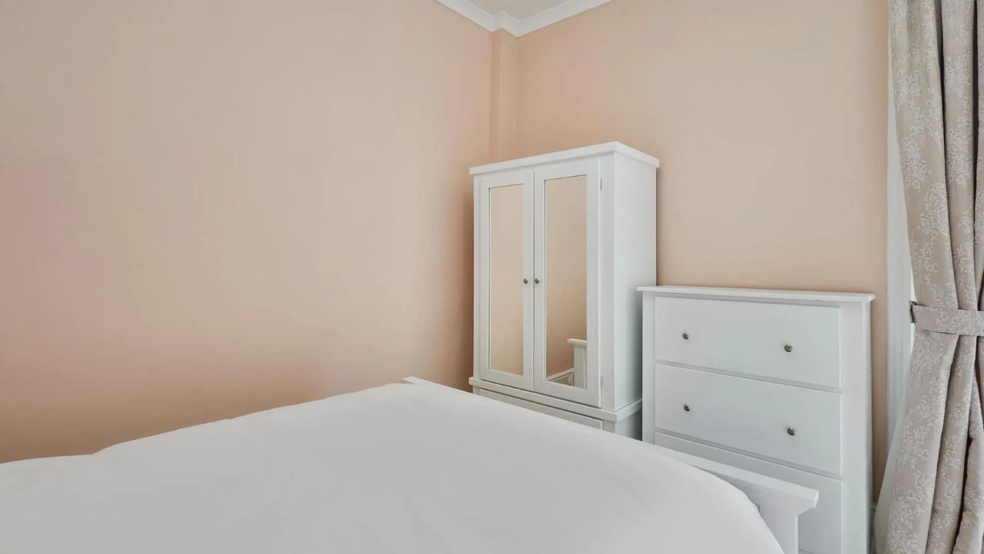 Apartment Host & - 3 Metropole Towers Whitby