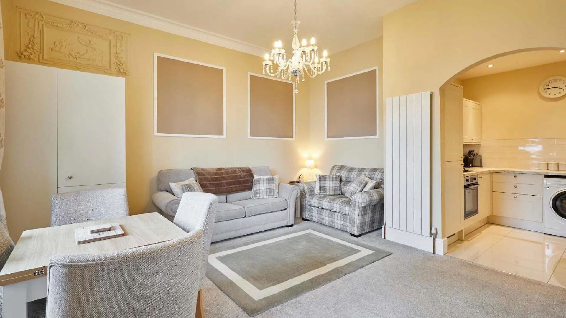 Host & - 3 Metropole Towers Apartment *