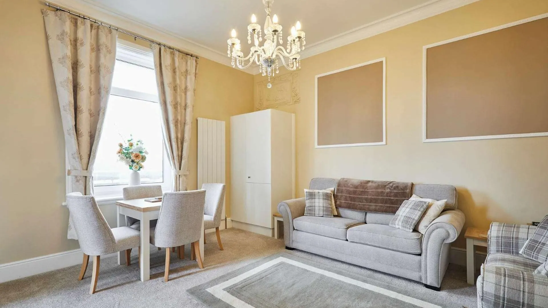 Host & - 3 Metropole Towers Whitby
