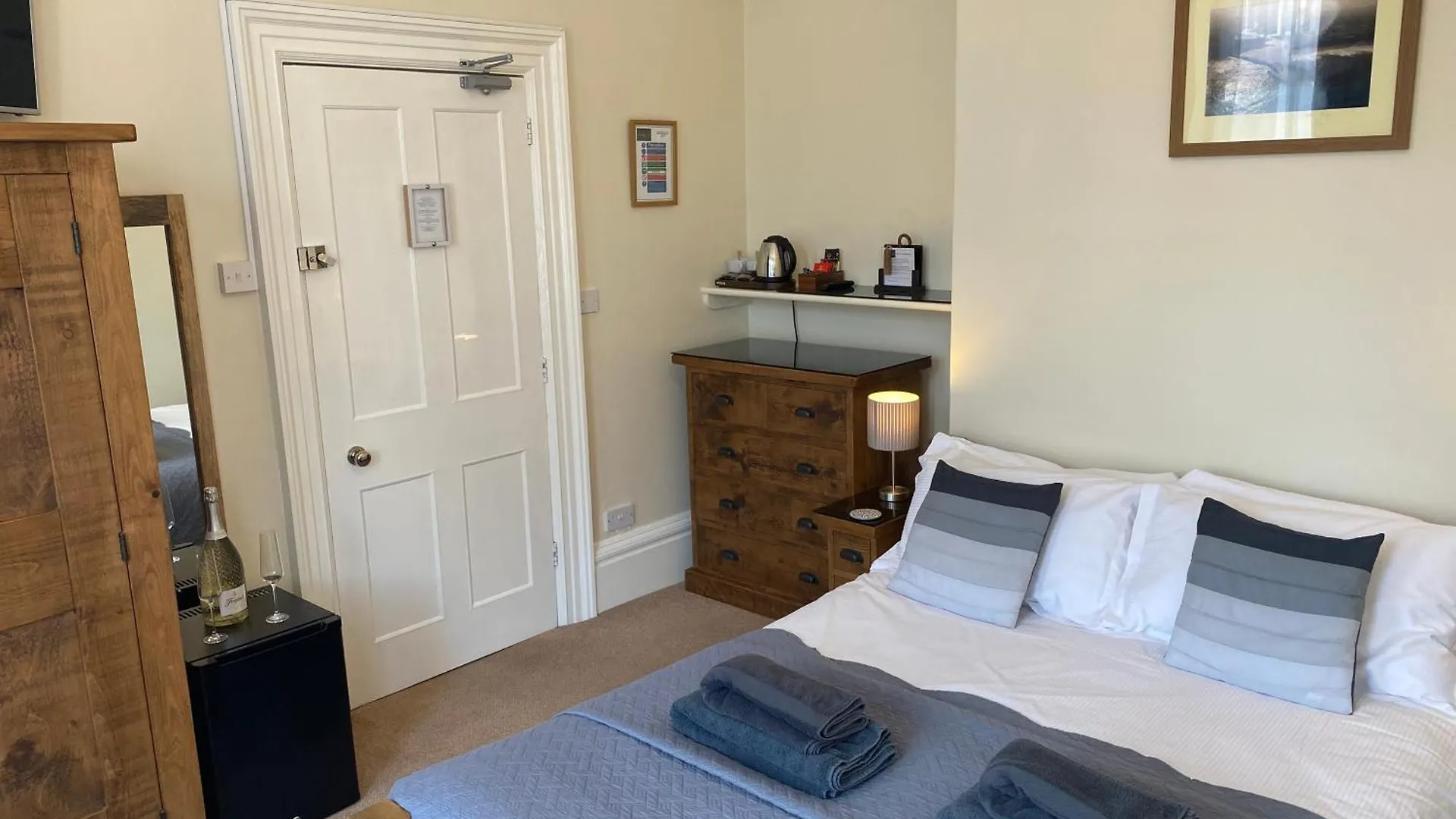 The Whalebone Arch Guest house Whitby