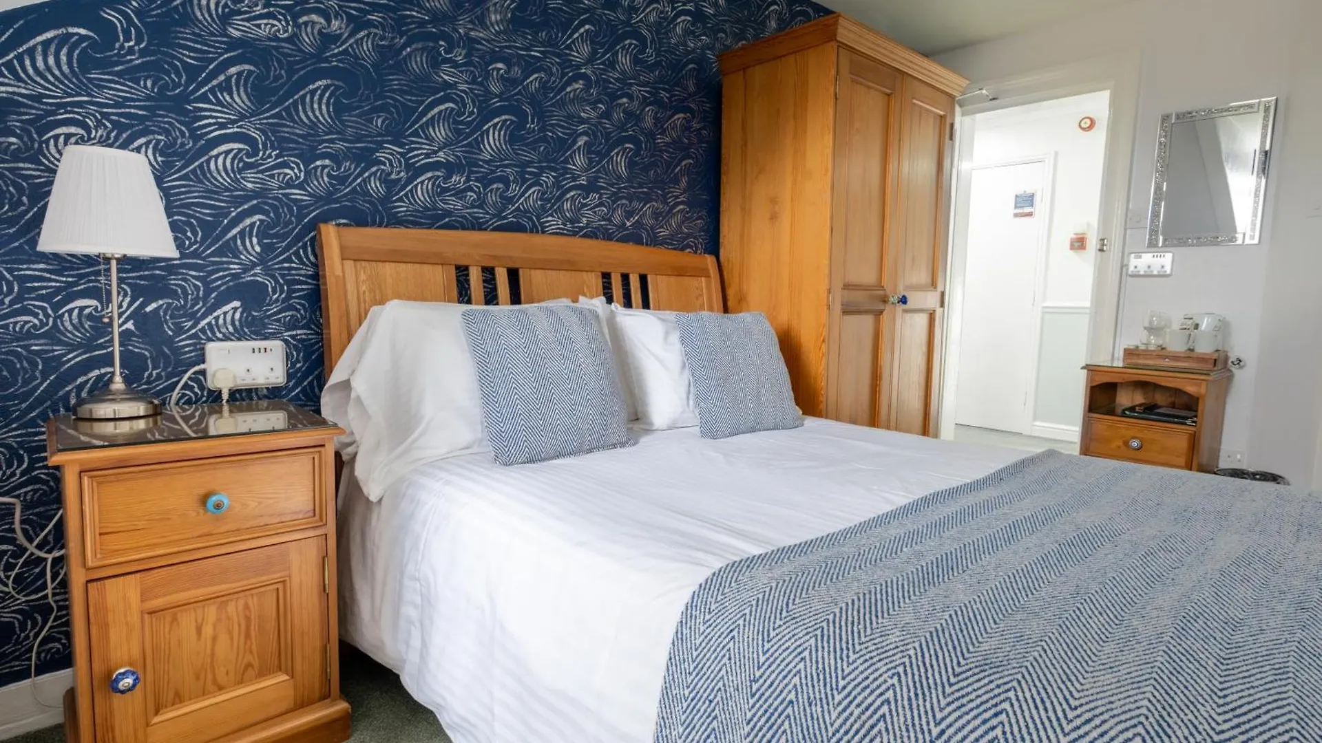 Bed & Breakfast Number 7 *