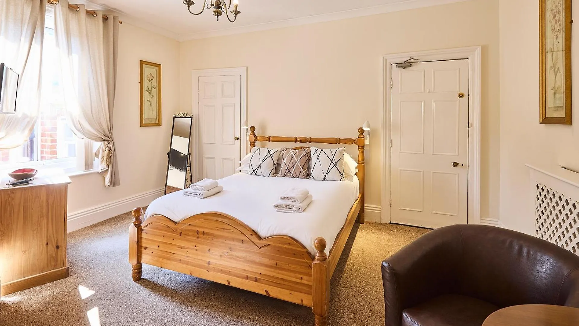 Rylstone Mere 3* Whitby