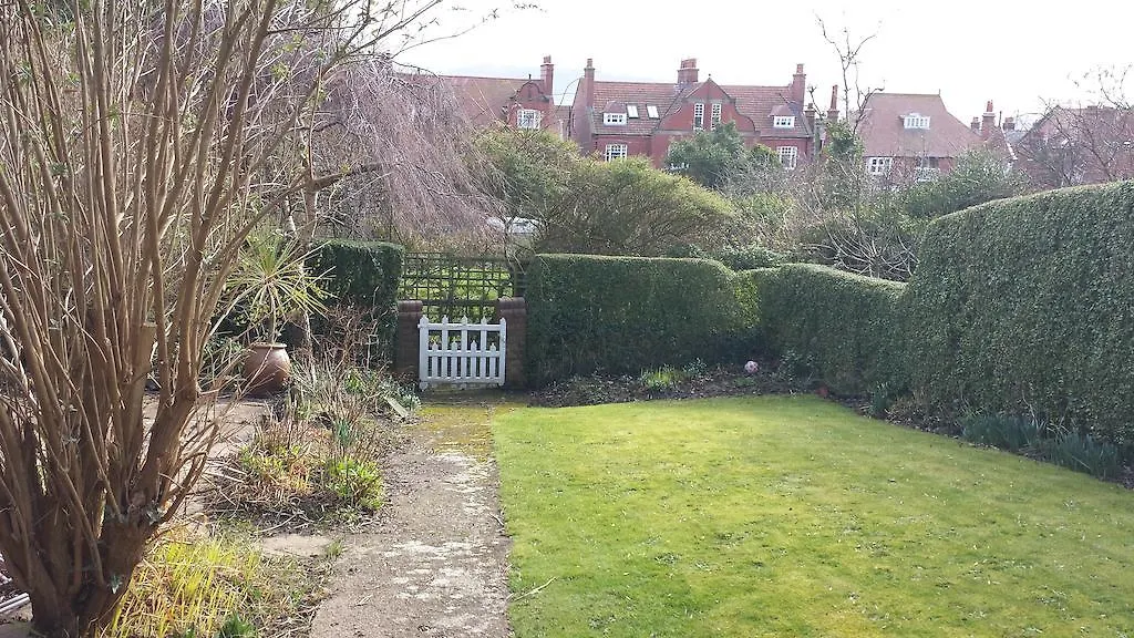 Bed & Breakfast Elm Grove Whitby