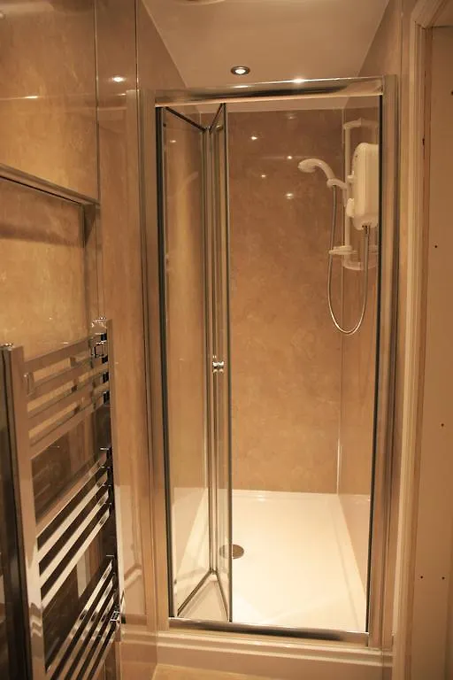 Elizabeth House 2*