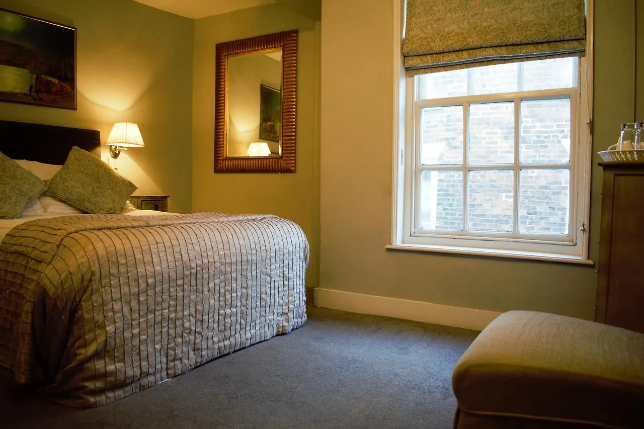 White Horse & Griffin Hotell 3*