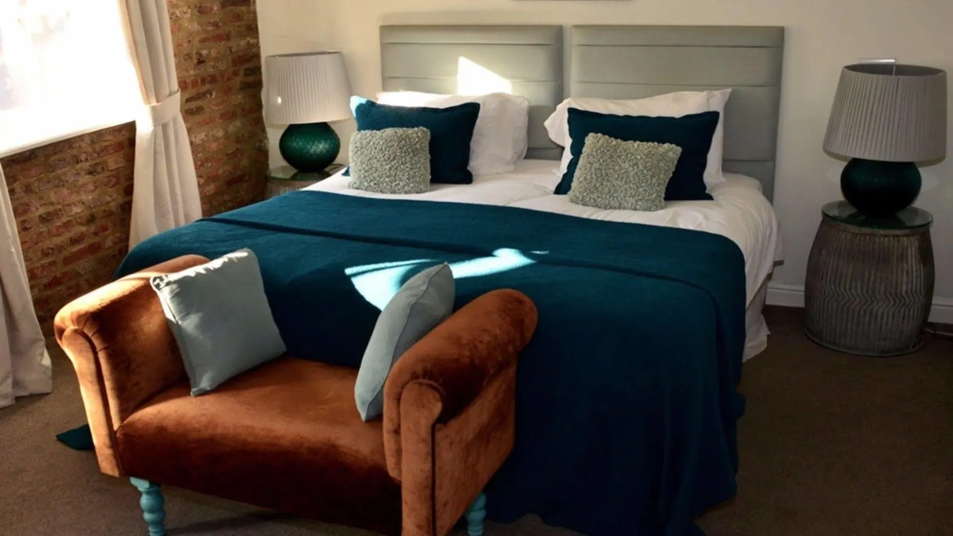 White Horse & Griffin Hotell