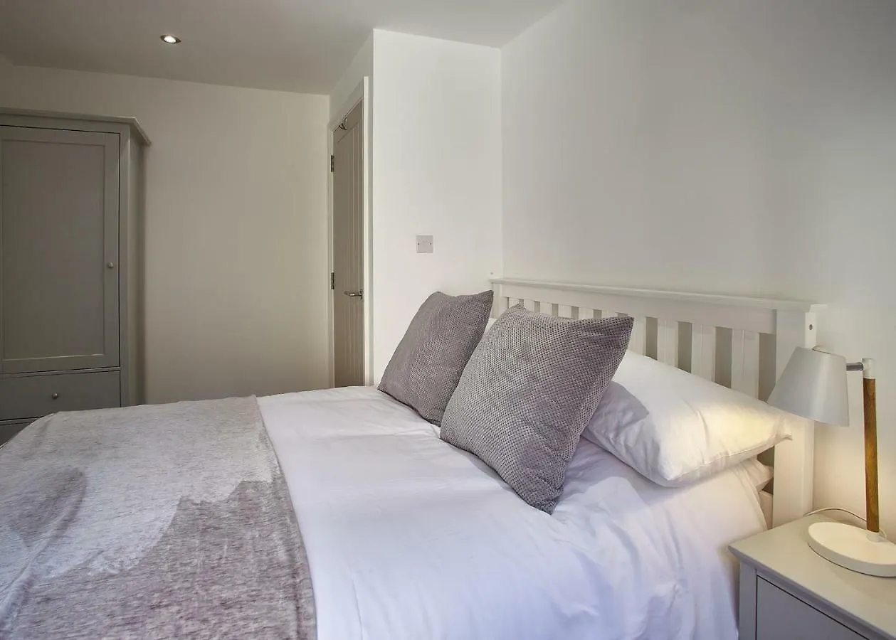 Apartment Host & - Park View Whitby