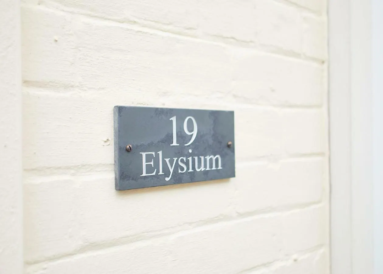 Host & - Elysium House Holiday home Whitby