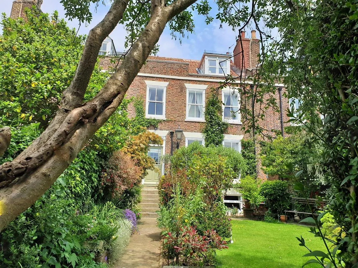 Saint Hilda's House 5*