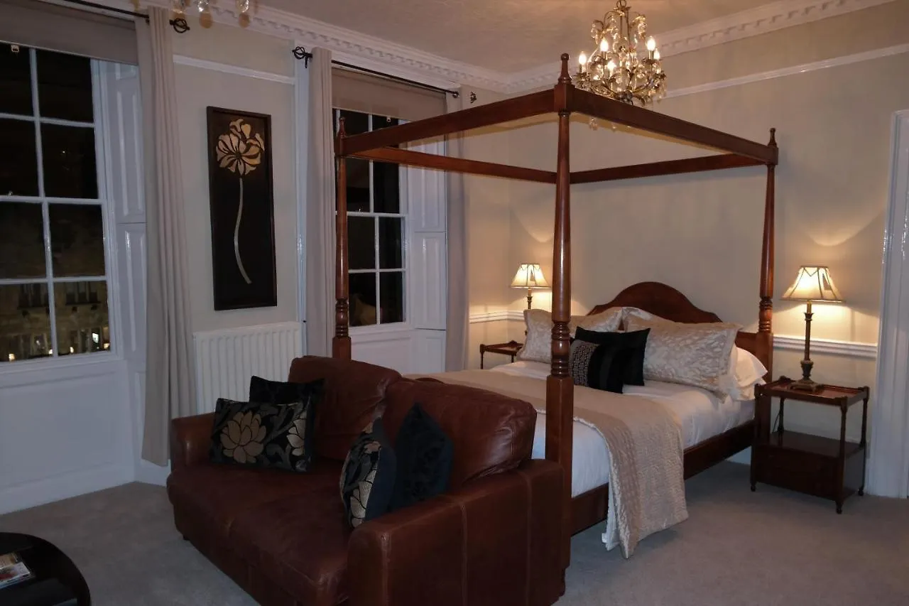 White Linen Whitby, Only Guest house