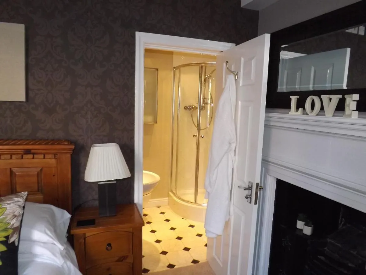 Guest house White Linen Whitby, Only 4*