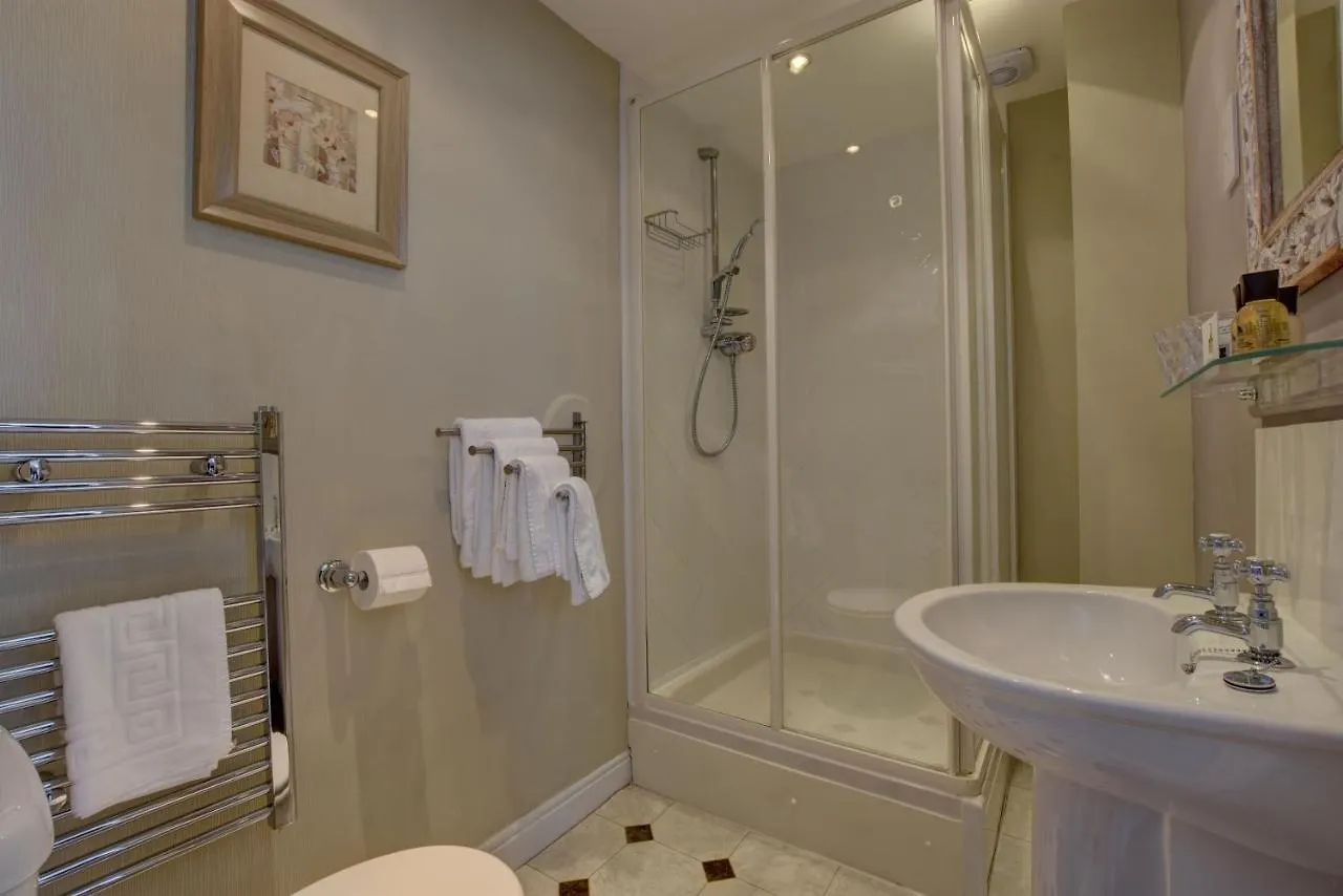 Guest house White Linen Whitby, Only 4*