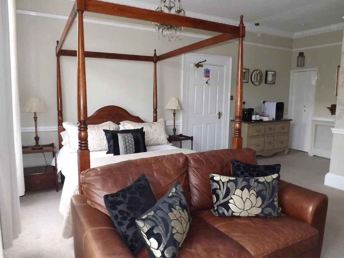 Guest house White Linen Whitby, Only 4*