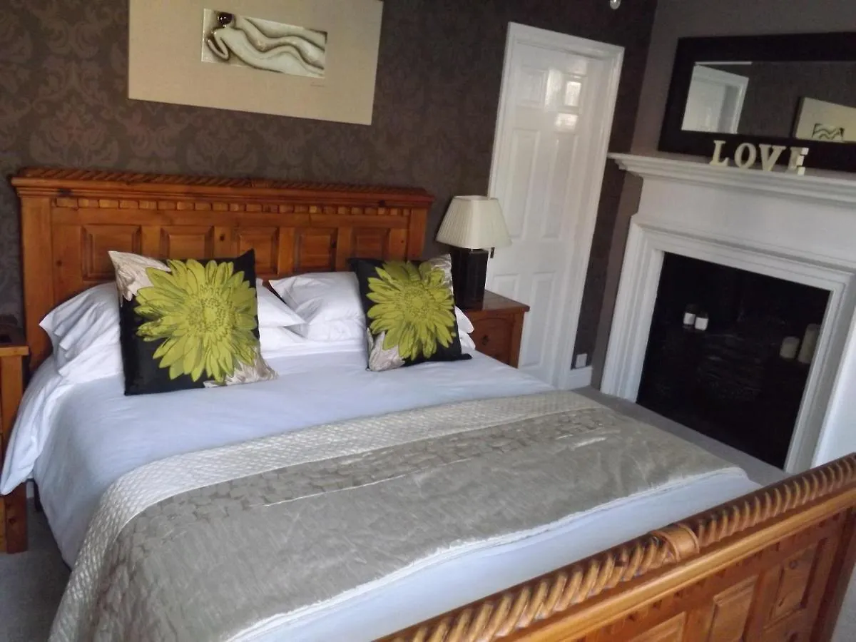 White Linen Whitby, Only Guest house